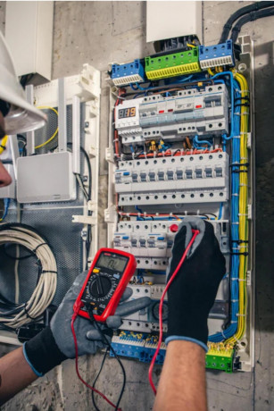 elektrikauslugi-elektrikabez-posrednikov-garantiia-na-rabotu-elektrik-kruglosutocno-srocnyi-vyezd-za-30-minut-opytnyi-elektrik-nedorogo-elektrik-remont-rozetok-liustr-avtomatov-el-big-2